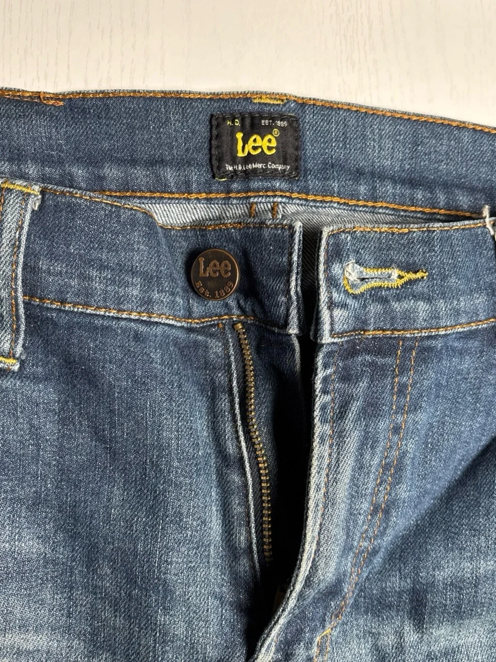 Lee Slim Straight Jeans in Light Blue Wash